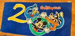 VINTAGE WALT DISNEY WORLD BEACH TOWEL 31X 57.5 DISNEY EXCLUSIVE FREE SHIP